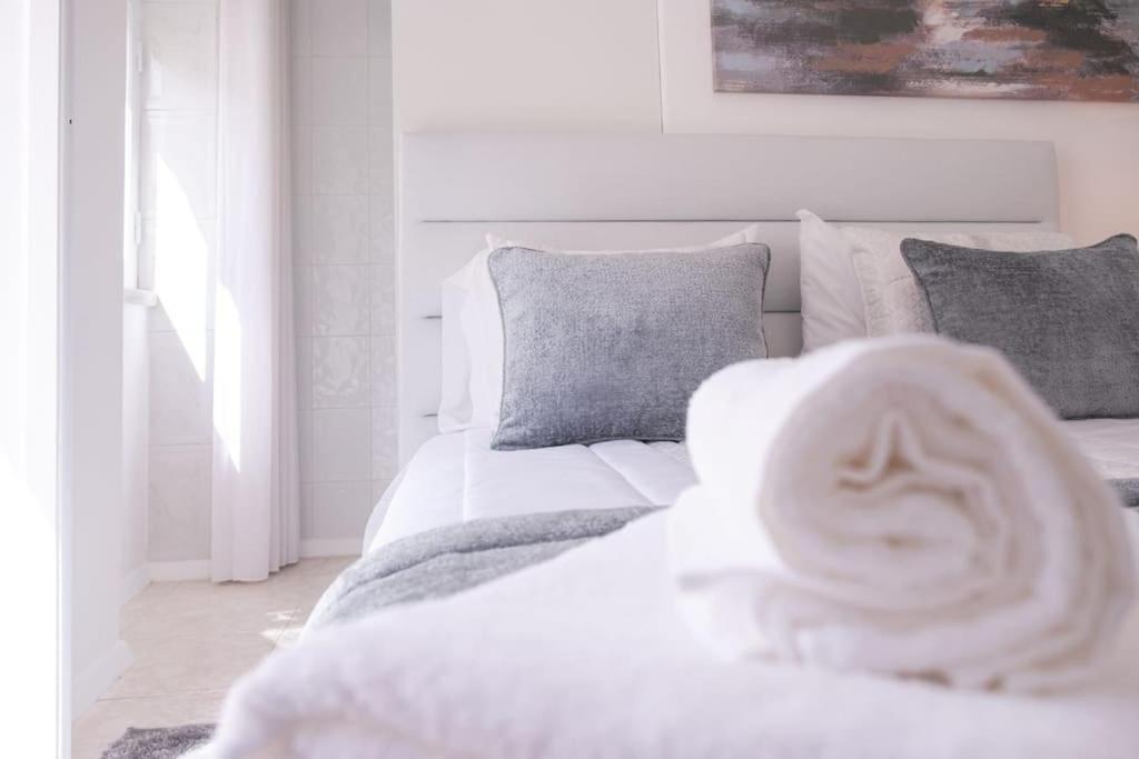 Milena'S Bedroom Nazare Luaran gambar